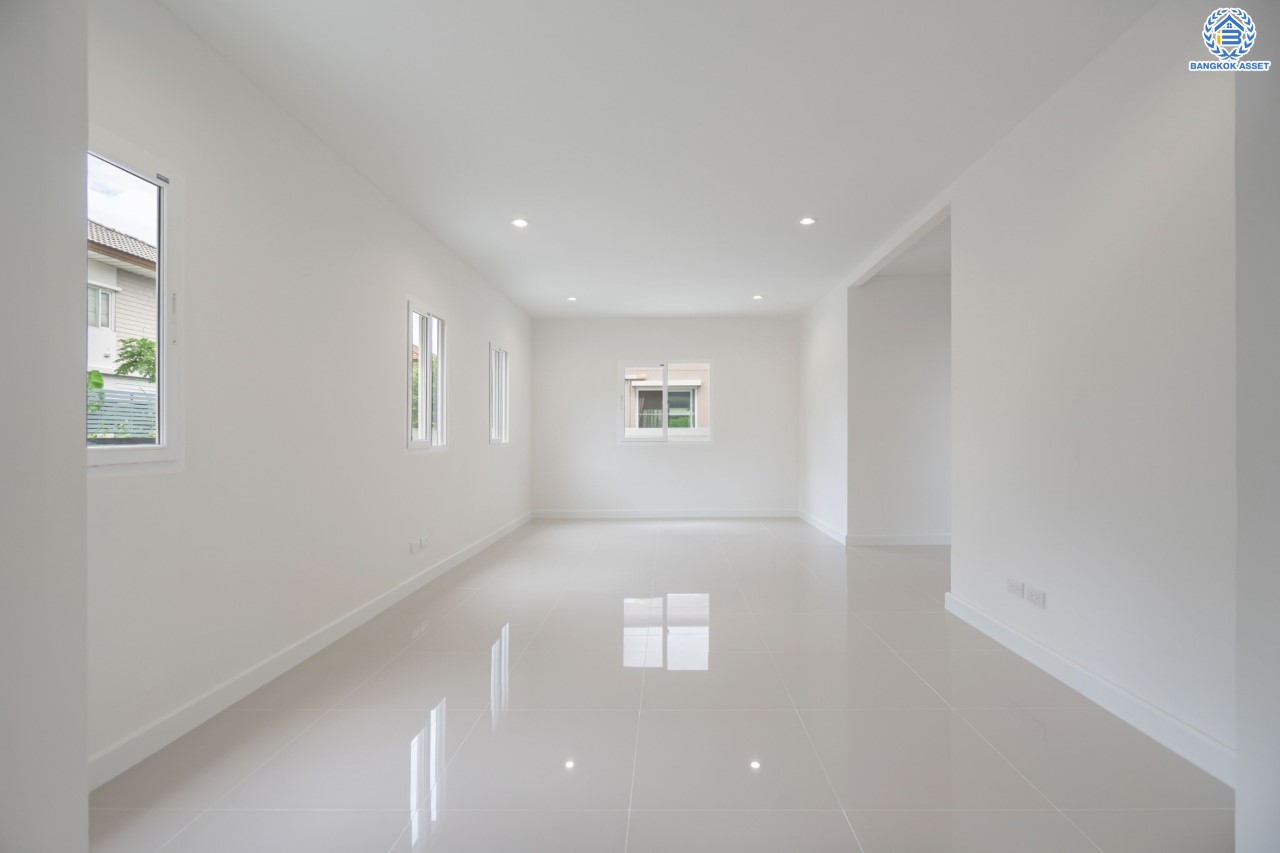 บ้านมือสองตกแต่งใหม่ ม.พฤกษาวิลเลจ11 ท่าอิฐ หลังมุม เนื้อที่ 50.2 ตร.ว. ฟังก์ชันพร้อม 4 ห้องนอน 2 ห้องน้ำ 2 ที่จอดรถ บนทำเลศักยภาพ เข้า-ออกได้ทั้งถ.รัตนาธิเบศร์ และถ.ราชพฤกษ์ ใกล้รถไฟฟ้าสายสีม่วง "สถานีบางรักน้อยท่าอิฐ"